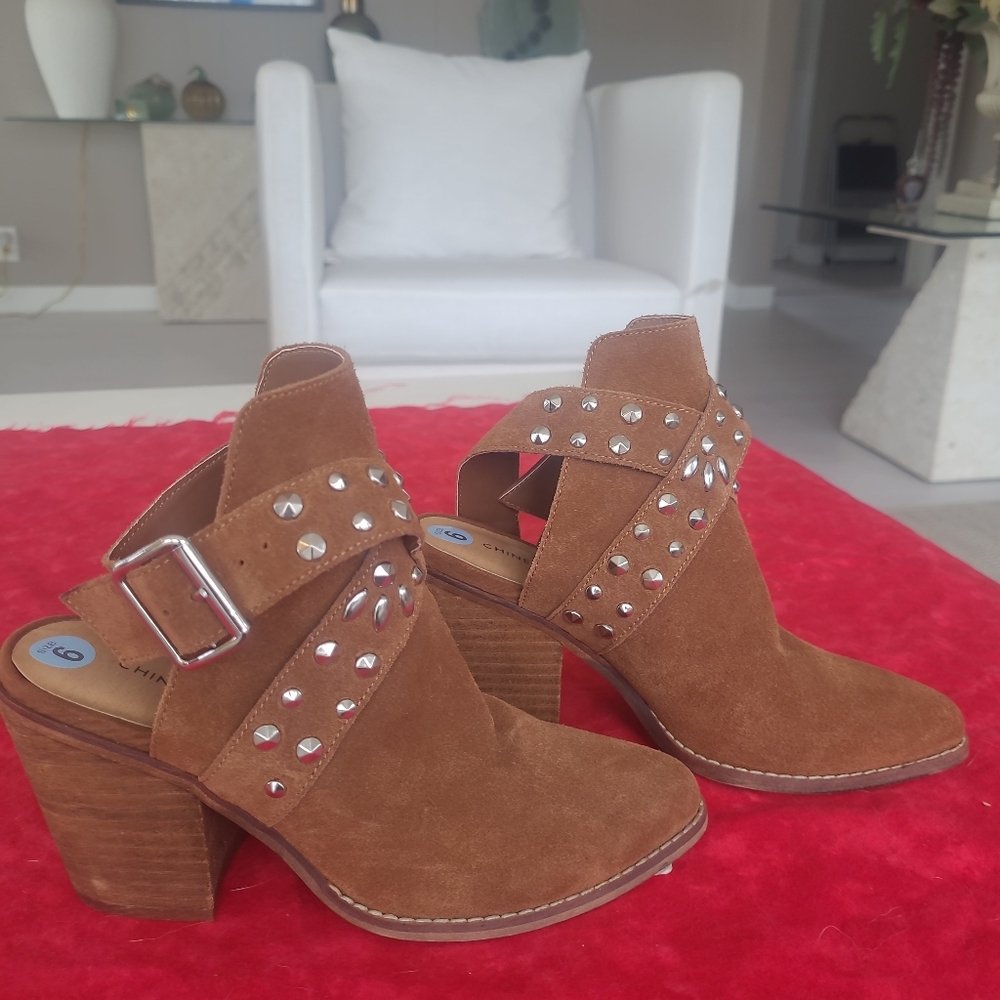 New Chinese Laundry Brown Suede Studded Booties Size 6. New $59.99